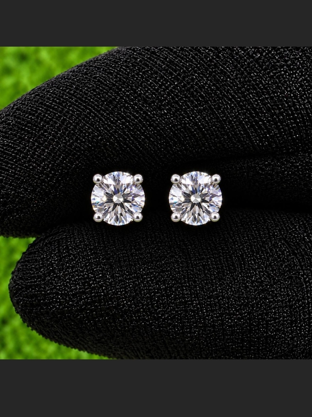 VVS1 Moissanite Stud Earrings in 925 Silver